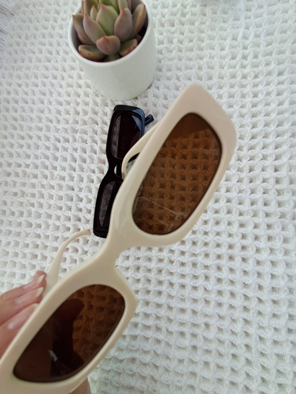 Minimal Rectangle Sunglasses — Black & Cream